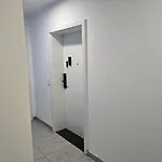 Apartman Upper Floor With Corner Balcony & Parking - Apolonialiving *