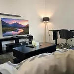 Apartman Upper Floor With Corner Balcony & Parking - Apolonialiving