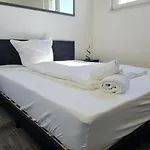 Apartman Upper Floor With Corner Balcony & Parking - Apolonialiving *