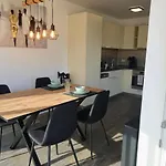 Upper Floor With Corner Balcony & Parking - Apolonialiving Apartman *