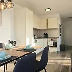 Upper Floor With Corner Balcony & Parking - Apolonialiving * Karlsruhe