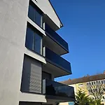 Upper Floor With Corner Balcony & Parking - Apolonialiving Apartman *