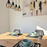Upper Floor With Corner Balcony & Parking - Apolonialiving Apartman *