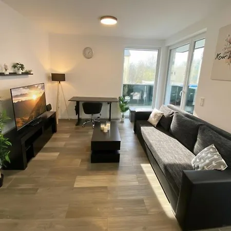 Lejlighed Upper Floor With Corner Balcony & Parking - Apolonialiving