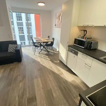 Lejlighed Upper Floor With Corner Balcony & Parking - Apolonialiving *