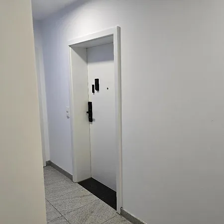 Lejlighed Upper Floor With Corner Balcony & Parking - Apolonialiving *