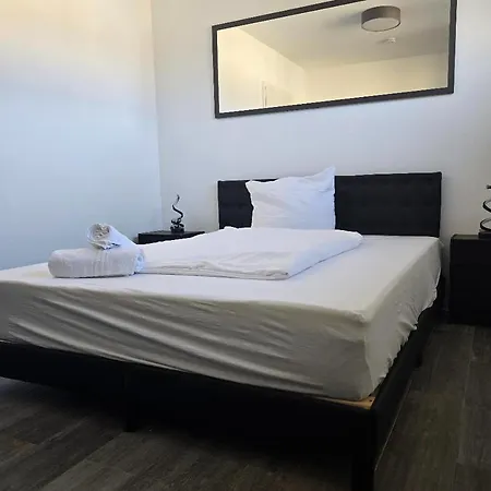 Upper Floor With Corner Balcony & Parking - Apolonialiving Lejlighed